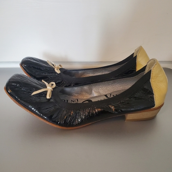 Un Tour En Ville (UTV) Slip-on Shoes – Size 39 (EU) – Black/Cream  - Picture 5 of 7